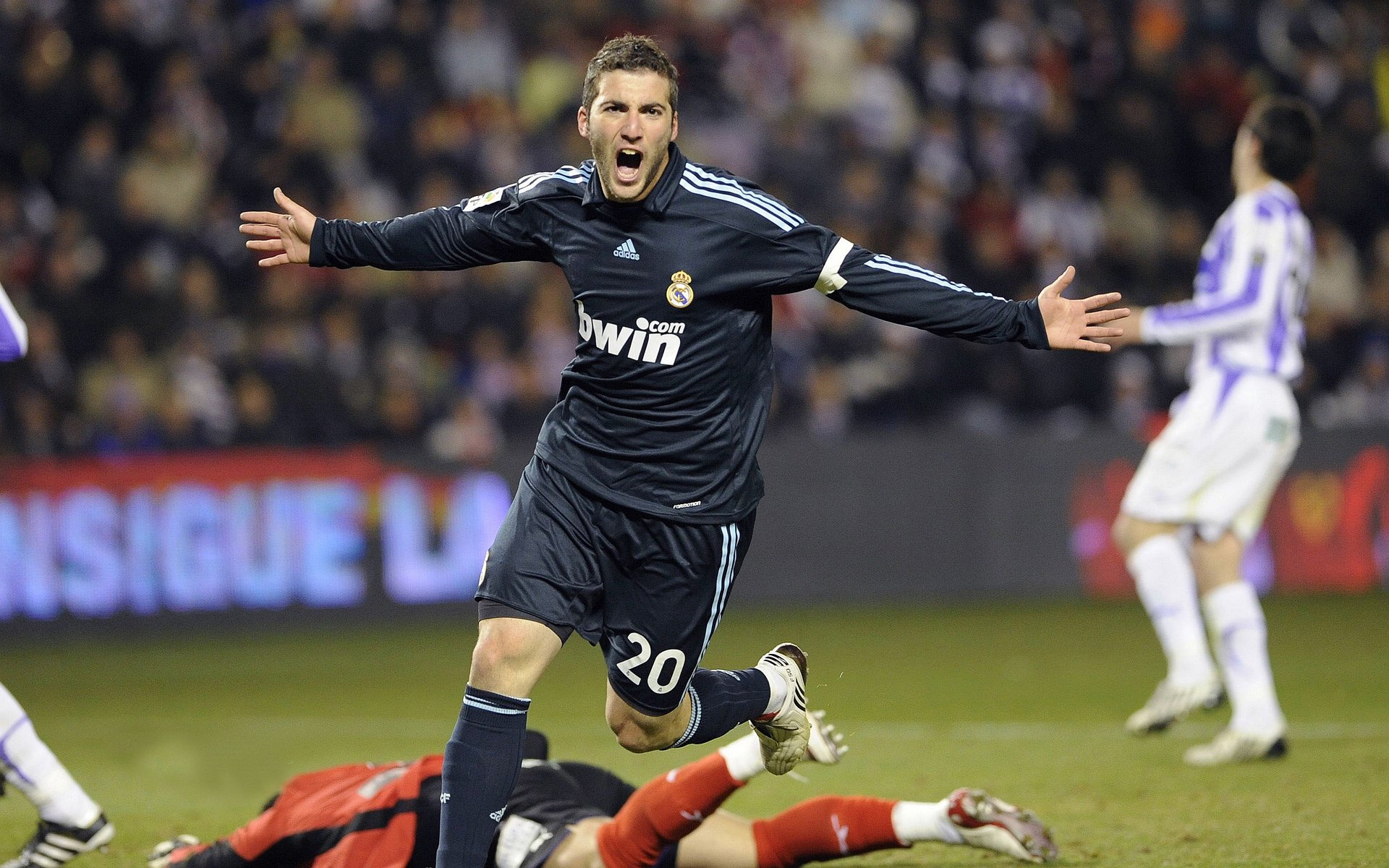 坎特一锤定音！切尔西血拼苏格兰，关键先生改写欧冠格局